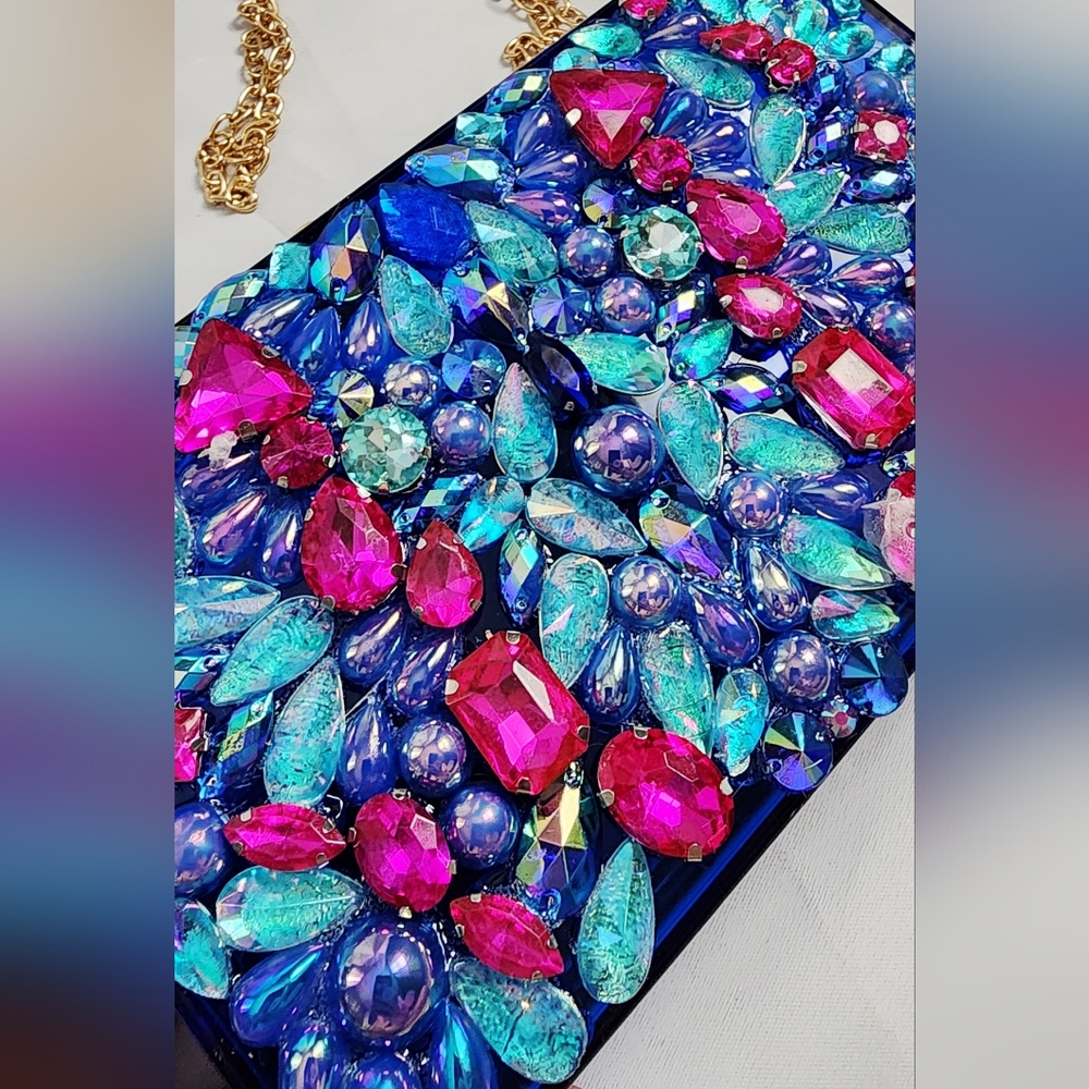 STUNNING BAG!  Flower Power Blue Acrylic Clutch w 3D Flowers - Picture 8 of 9